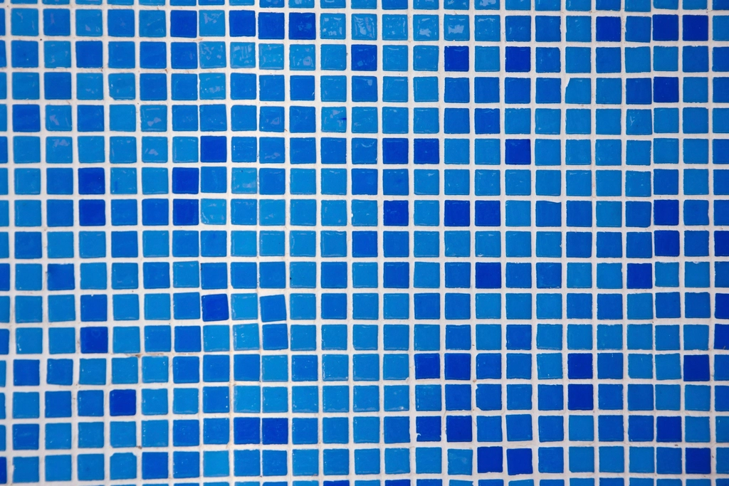 Pool renovation in the Algarve: repair, reline or rebuild?